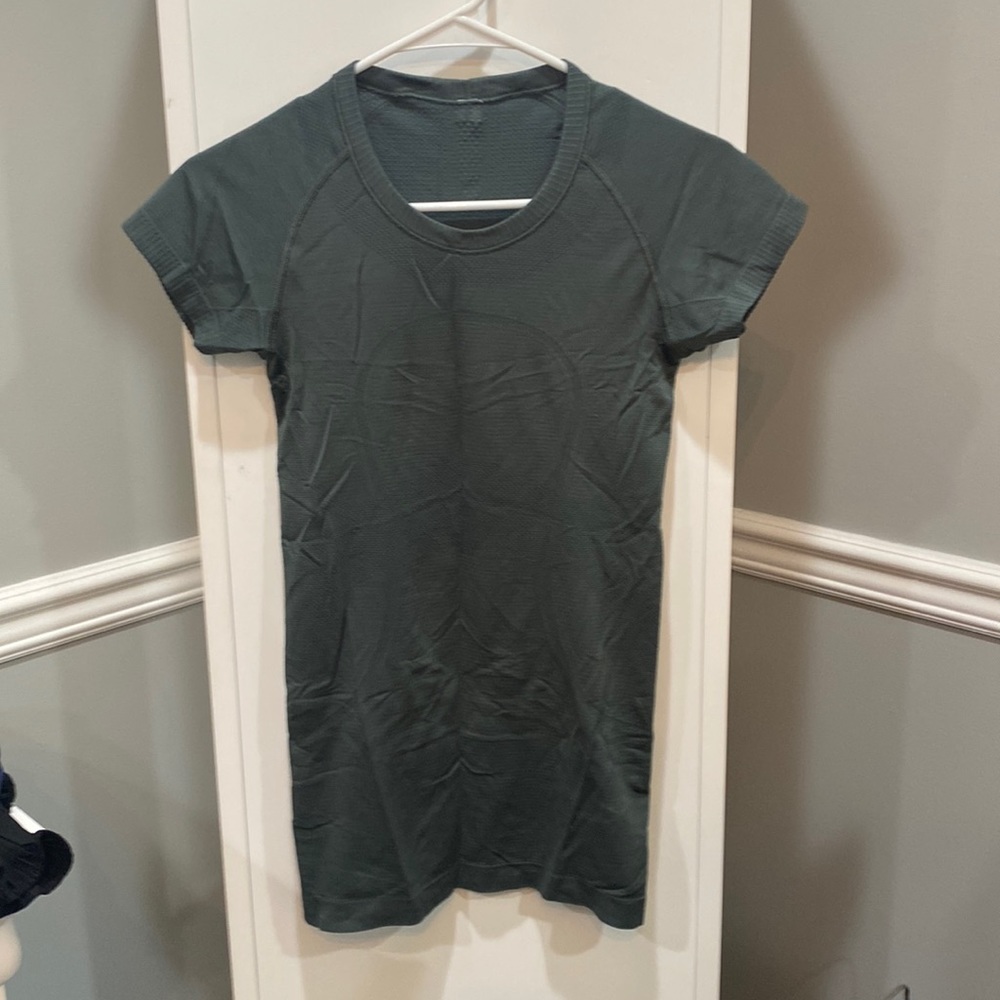 Lululemon tee shirt